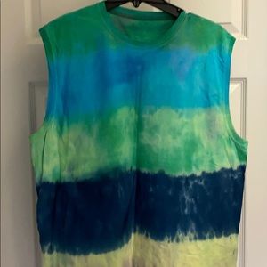 Sleeveless tie dye shirt